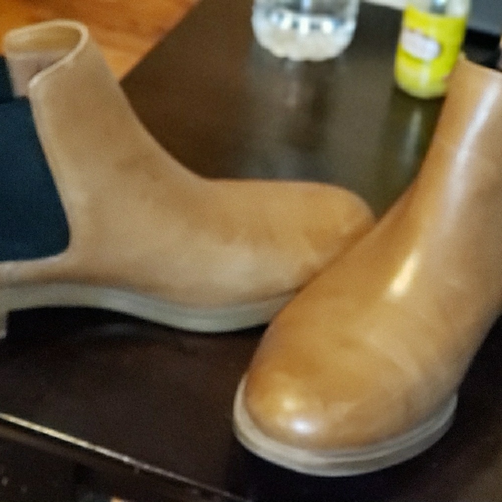 Clark  Taylor Shine Chelsea Boots